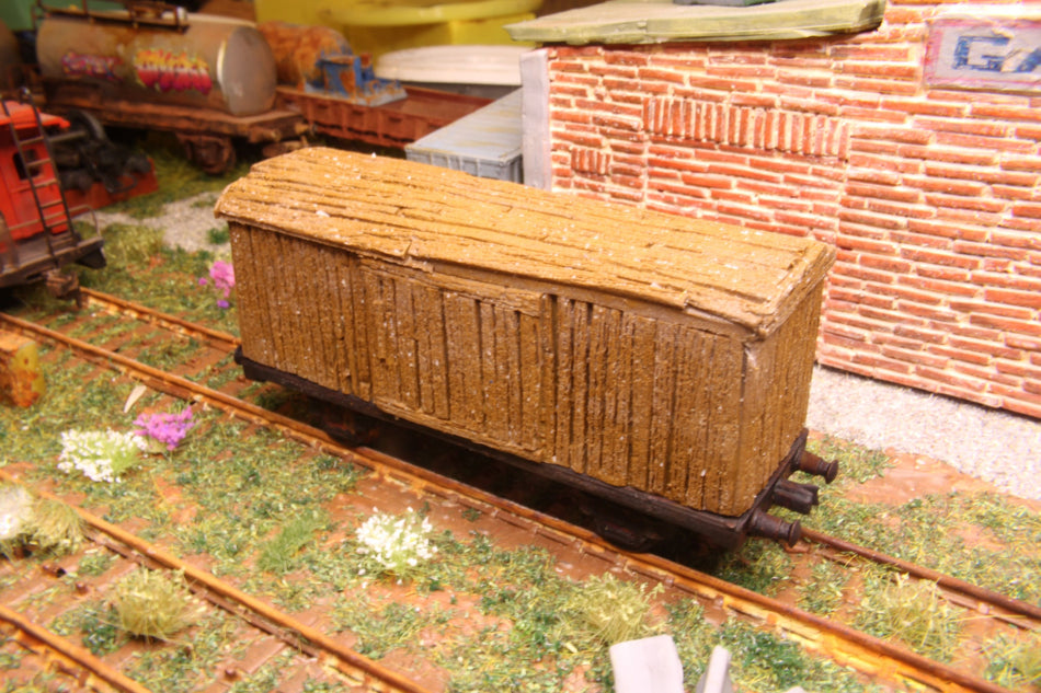 Old Wooden Boxcar- H0 Scale