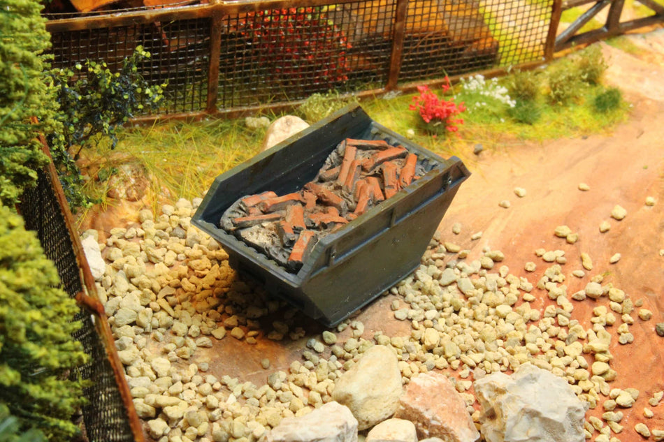 Blue Small Container with Old Brickwork- H0 Scale