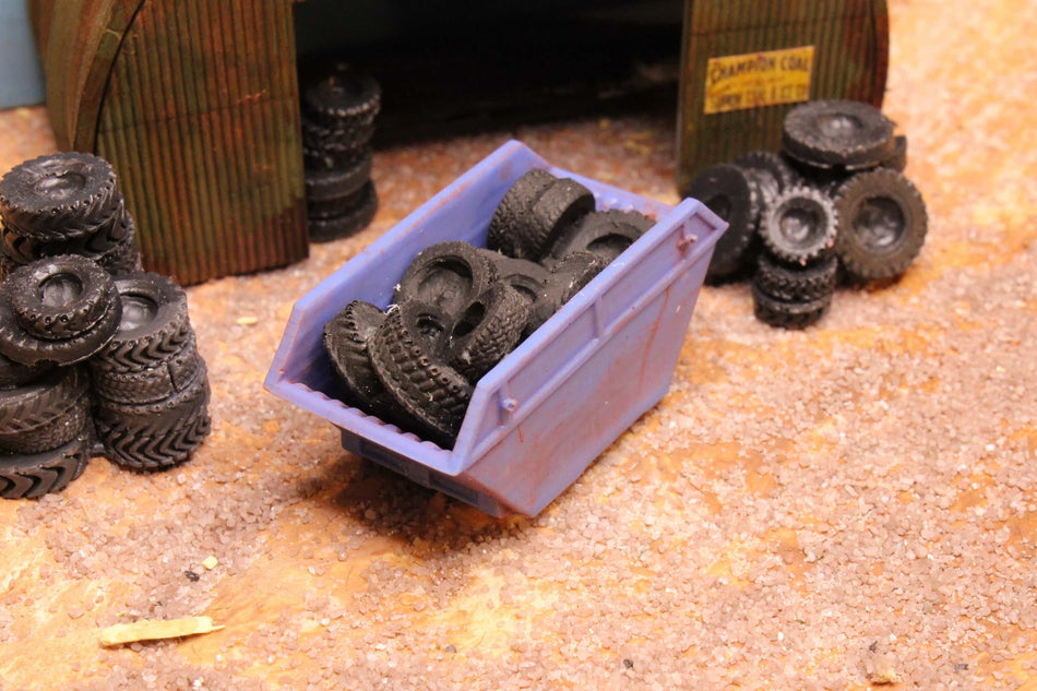 Blue Small Container with Old Tires - H0 Scale