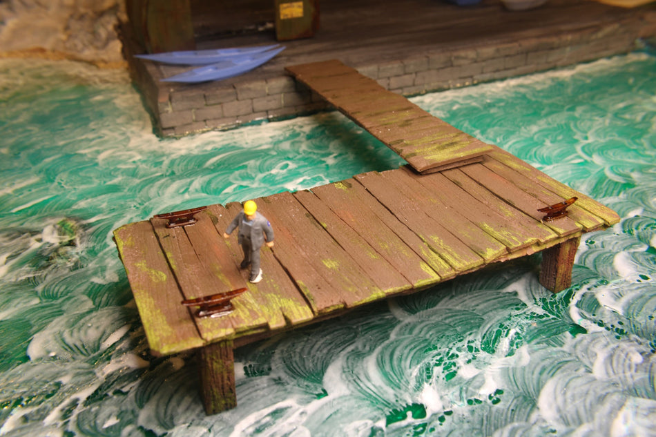 Dock with Ramp and Cleats - H0 Scale