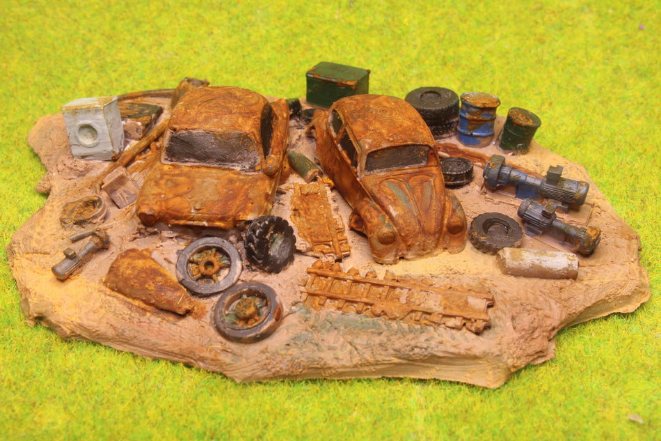 Scrapyard with Cars - H0 Scale