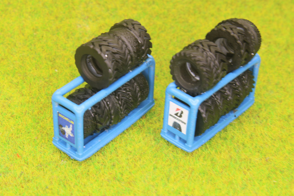 2 Racks with car tires - H0 Scale