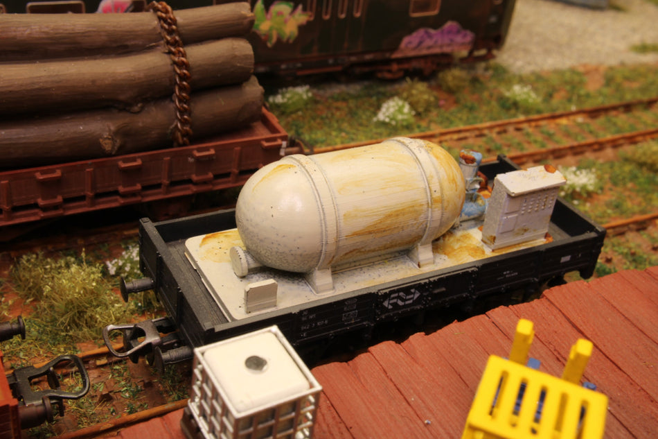 Train Load - Skid with a tank and a pump - H0 Scale