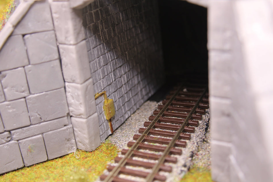 Stone Portal for Single Train- H0 Scale