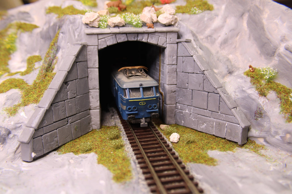 Stone Portal for Single Train- H0 Scale