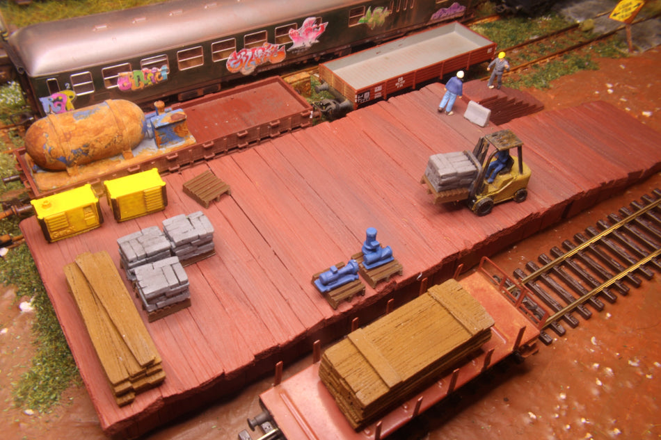 Large Loading Dock for train- H0 Scale