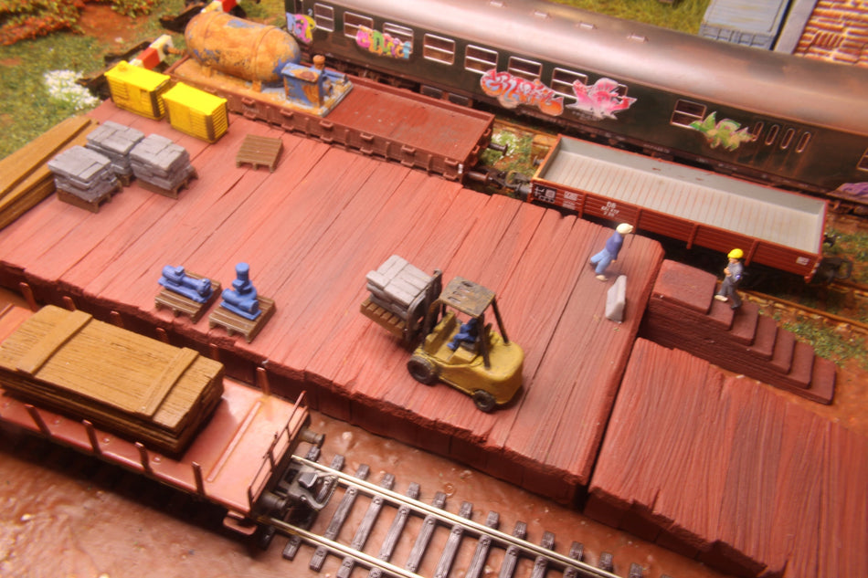 Large Loading Dock for train- H0 Scale